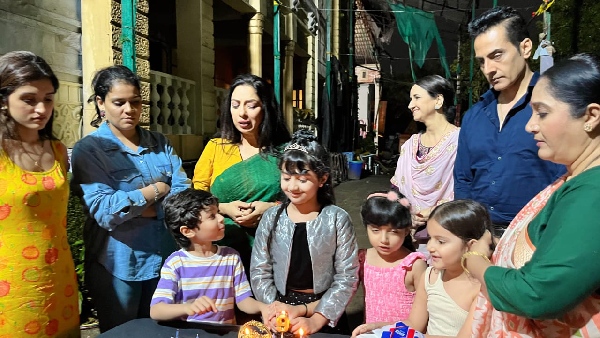 Anupamaa Princy Prajapati Celebrates Birthday On Sets Anupamaa Princy Prajapati Celebrates Birthday On Sets