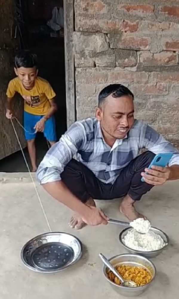 Mute Entertainer Earning Money For Breaking Language Barrier