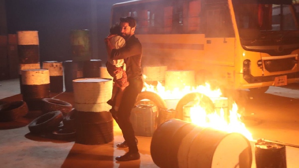 Main Hoon Saath Tere Twist Karan Vohra s Daredevil Fire