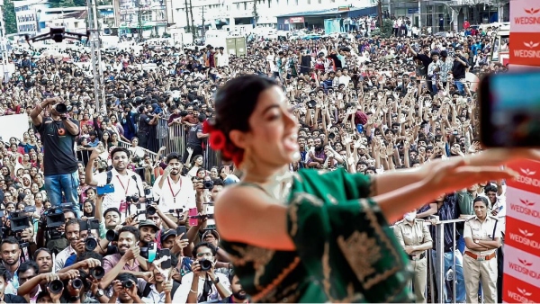 Crowd Gushing Over Rashmika Mandanna s Charm