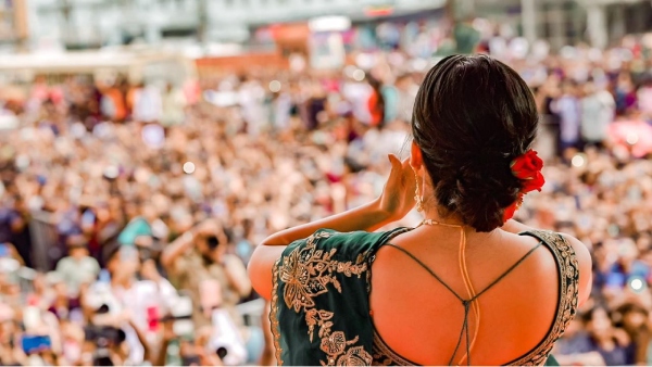 Crowd Gushing Over Rashmika Mandanna s Charm