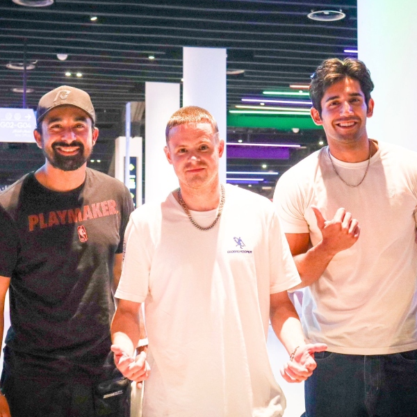 After the matches Varun encountered a special moment The actor shared A lot of people who are basketball fans did come to me and Rannvijay after the game to click pictures That led to one of the basketball legends Grayson Boucher noticing us and came to speak to us We were all smiles for a picture with him later