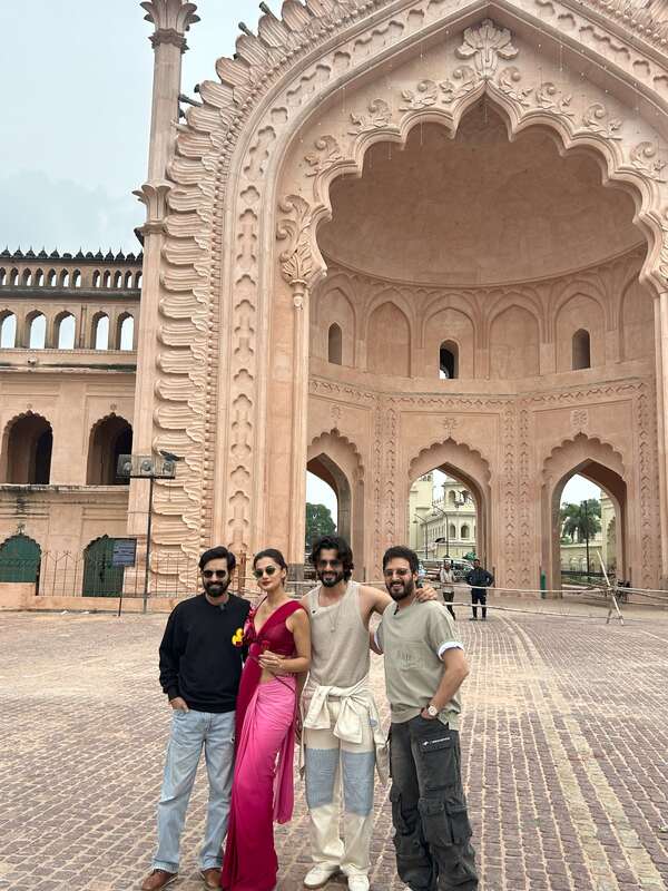 MUSKURAIYE! PHIR AAYI HASSEEN DILLRUBA LUCKNOW MEIN HAIN!