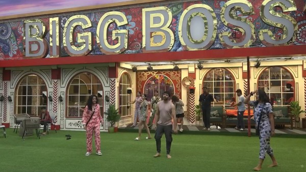 Wake Up To 'Thakkar Maar' Song