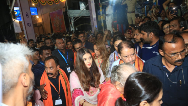 Aishwarya Rai Gets Mobbed At Ganesh Puja Pandal