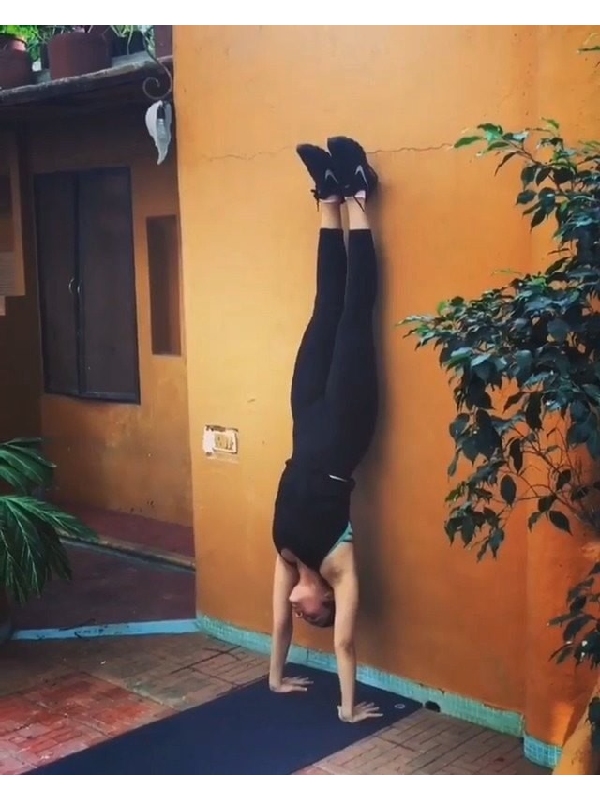 How Actresses Gave Fitness Goals With Headstands