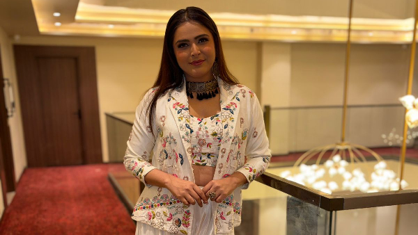 Madhurima Tuli Shines At Diwali City Fest 2024