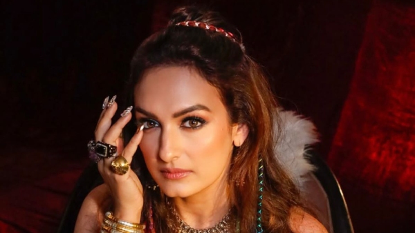 Singer Akriti Kakar Becomes A Tarot Card Reader