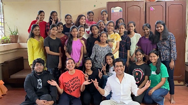 Daisy Shah Spends New Year s With Girls at an Orphanage