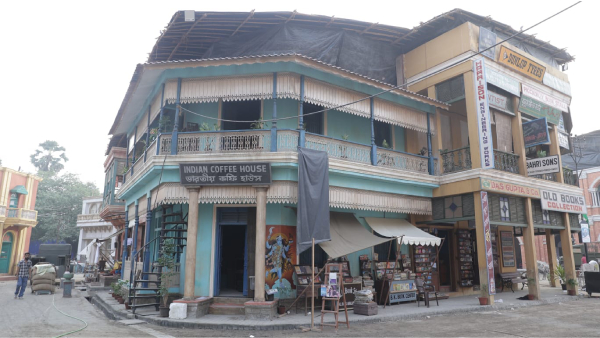 Grand Sets in Bollywood Bring Films to Life Grand Sets in Bollywood Bring Films to Life