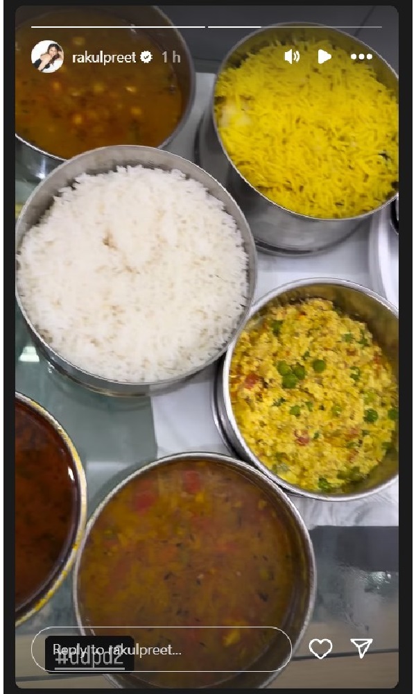 Rakul Preet Singh Having Fun On The Sets Of De De Pyar De 2