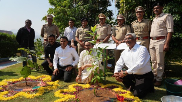 Aamir Khan Celebrates Republic Day With a Visit Aamir Khan Celebrates Republic Day With a Visit