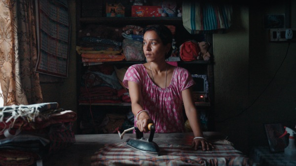 Shadowbox Baksho Bondi - A Poignant Tale Of Love Shadowbox Baksho Bondi - A Poignant Tale Of Love