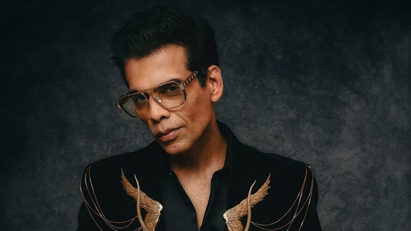 Dostana 2 Karan Johar Teases Kartik Aaryan At IIFA Awards Dostana 2 Karan Johar Teases Kartik Aaryan At IIFA Awards