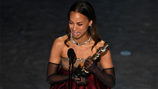 Zoe Salda a Wins First Oscar For Best Supporting Actress
