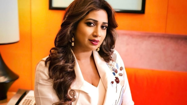 Shreya Ghoshal Cancels Surat Concert Amid Pahalgam Attack Shreya Ghoshal Cancels Surat Concert Amid Pahalgam Attack
