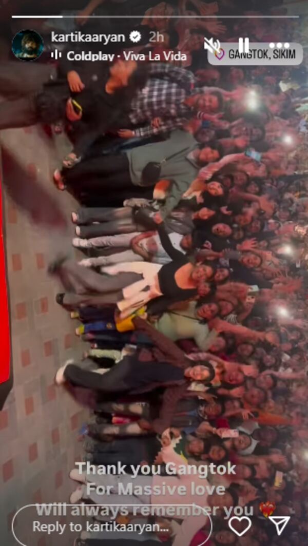 Aashiqui 3 Actor Kartik Aaryan Gets HUGE Welcome