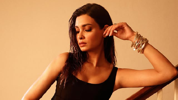 5 Looks of Diana Penty That Prove She s Always Been Fashion