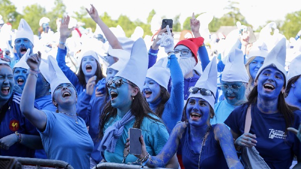 Landerneau Smurfs the World Record 3 076 Blue-Clad Fans