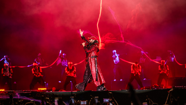 Saregama Live 10 000 People Came Together Saregama Live 10 000 People Came Together