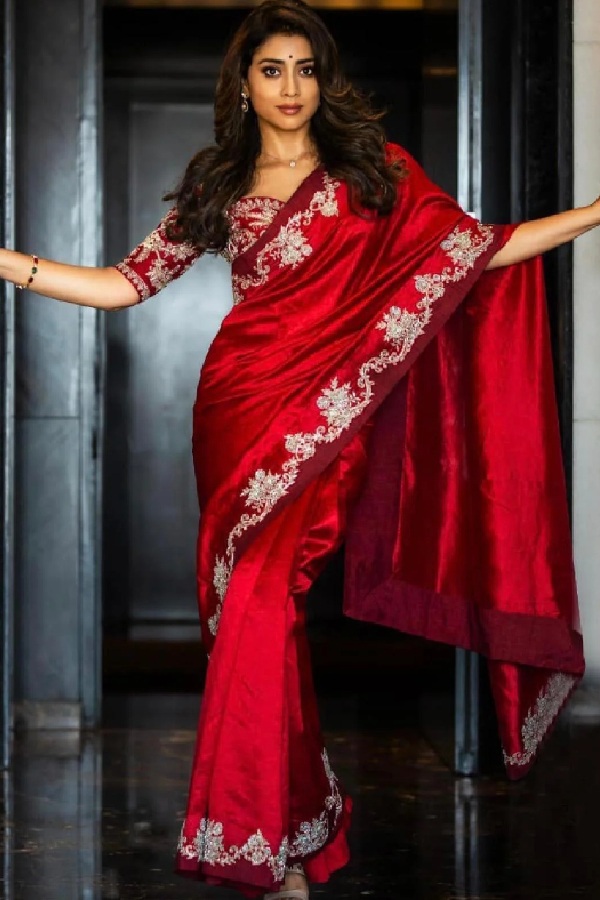 Shriya Saran Birthday Special 5 Fashion Staples