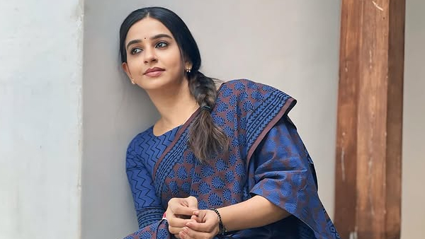 बिग बॉस तमिल 9 वाइल्ड कार्ड: दिव्या गणेश कौन हैं? जानिए विजय के शो में एंट्री करने वाली अन्नम एक्ट्रेस के बारे में सबकुछ बिग बॉस तमिल 9 वाइल्ड कार्ड: दिव्या गणेश कौन हैं? जानिए विजय के शो में एंट्री करने वाली अन्नम एक्ट्रेस के बारे में सबकुछ