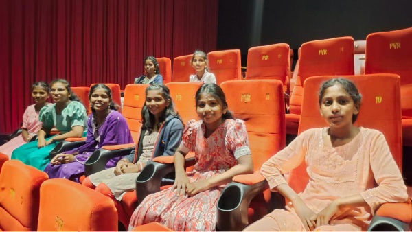 The Spicy Kasukabe Dancers In India Shin Chan s Big-Screen The Spicy Kasukabe Dancers In India Shin Chan s Big-Screen