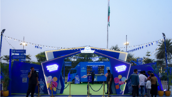 Skyscanner Hosted its First-Ever Snack Transit Pop-Up Skyscanner Hosted its First-Ever Snack Transit Pop-Up