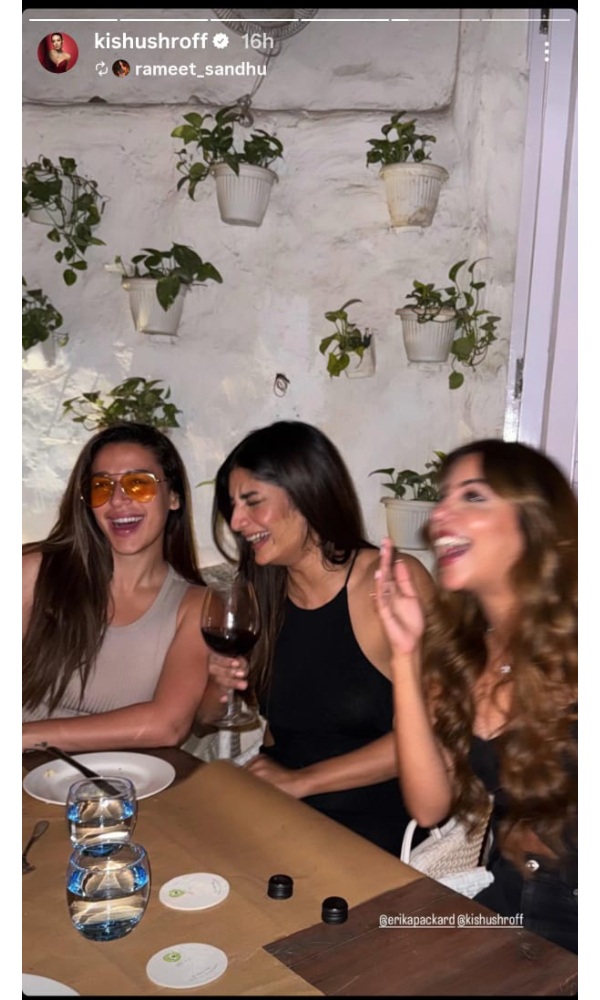 Krishna Shroff Reunites With Chhoriyan Chali Gaon Besties Krishna Shroff Reunites With Chhoriyan Chali Gaon Besties