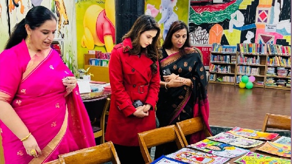 Actress Samaira Sandhu Inspiring Students With Wisdom Actress Samaira Sandhu Inspiring Students With Wisdom