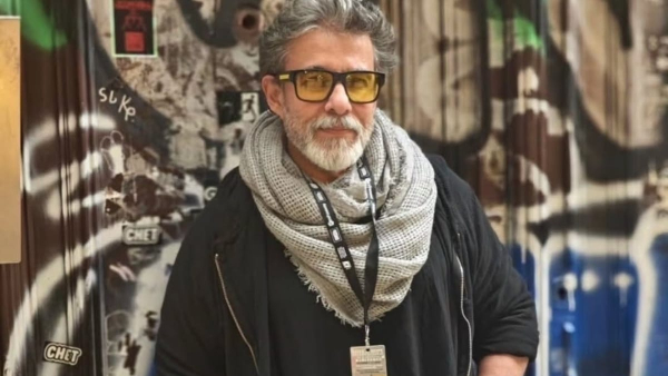 Deepak Tijori Gets Duped Of Rs 2 5 Lakhs