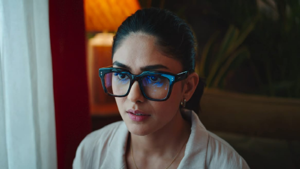 Mrunal Thakur Proves How She Became Face of Modern Romance Mrunal Thakur Proves How She Became Face of Modern Romance