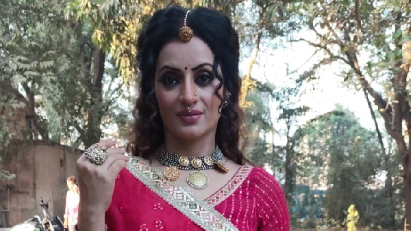 Prathaon Ki Odhe Chunri Beendani Taking Over A Known Role