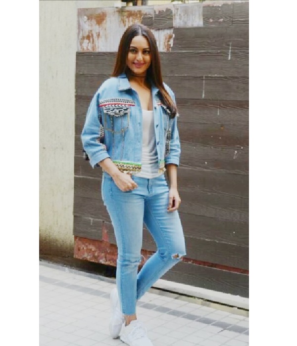 Sonakshi Sinha s Power Dressing With A Desi Twist