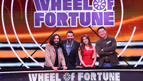 Akshay Kumar Jokes Pyaar Not Pyaaz With Nikita on Wheel of Fortune