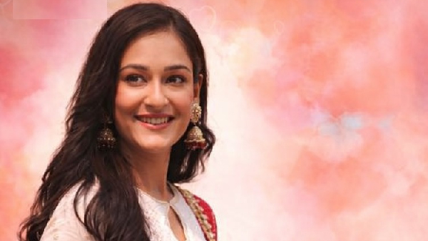 प्रथमों की ओढ़े चुनरी बींदनी एक्ट्रेस श्रेया जैन