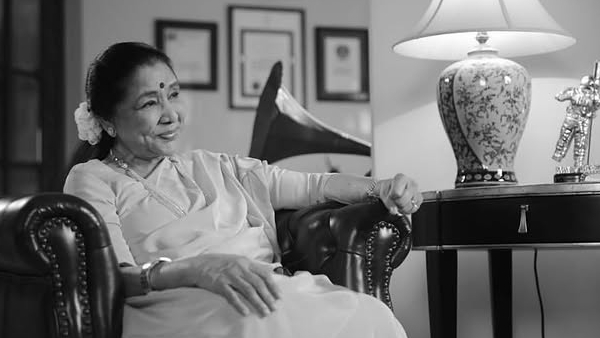 आशा भोंसले की आखिरी इंस्टाग्राम पोस्ट हुई वायरल आशा भोंसले की आखिरी इंस्टाग्राम पोस्ट हुई वायरल