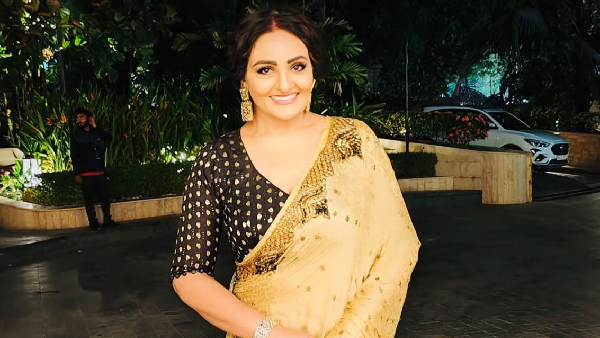 Actress Urvashi Upadhyay Wins Hearts