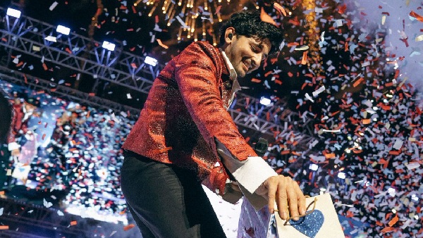Darshan Raval Casts A Magical Spell Of Love By Singing Darshan Raval Casts A Magical Spell Of Love By Singing