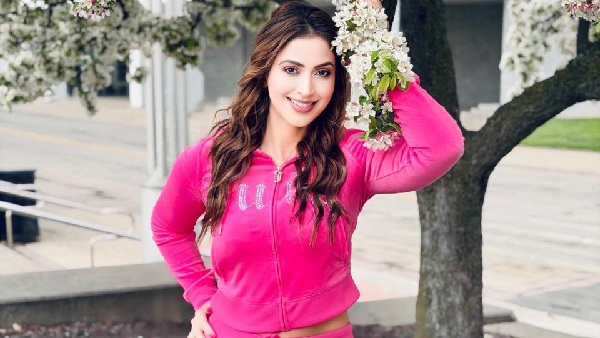 Samaira Sandhu Stuns in a Gorgeous Pink Corset Outfit Samaira Sandhu Stuns in a Gorgeous Pink Corset Outfit