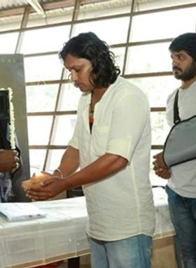 ആള്‍ക്കൂട്ടത്തില്‍ ഒരുവന്‍