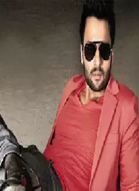 Ghazab Haseena Ajab Deewana