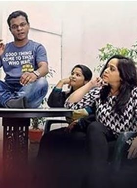 ലാഫിംഗ് അപ്പാര്‍ട്ട്‌മെന്റ് നിയര്‍ ഗിരിനഗര്‍