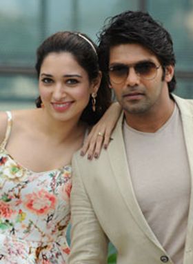 Vasuvum Saravananum Onna Padichavanga