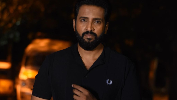 சந்தானம் - டி டி ரிட்டர்ன்ஸ், 80ஸ் பில்டப்