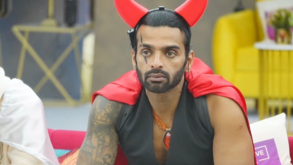 ಡಬಲ್ ಸ್ಟಾಂಡರ್ಡ್ ಕಾರ್ಡ್