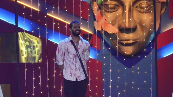 ಬಟ್ಟೆಗಳಿಗಾಗಿ ಕಾರ್ತಿಕ್ ಸಾಲ