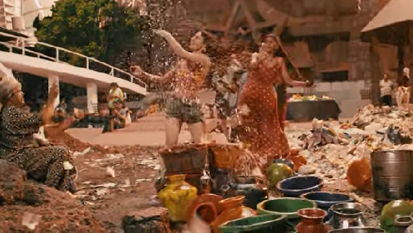 ನೀರಿನ ಸಮಸ್ಯೆ &  ಗುಂಡಿಬಿದ್ದ ರಸ್ತೆ