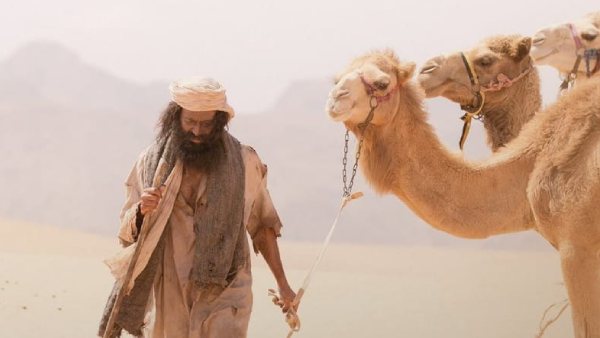 Aadujeevitham Review