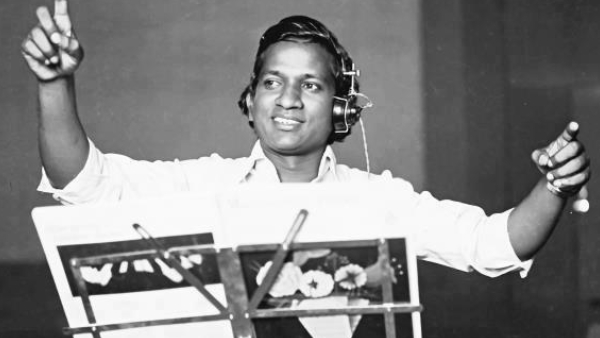 2 ஆண்டுகளில் 100 படம்